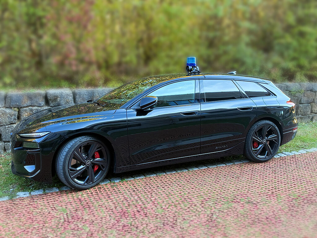 Audi A6 Avant e-tron mit mobiler Sondersignalanlage