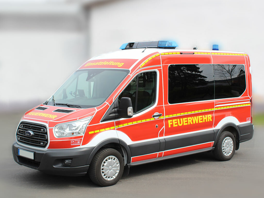 Fahrzeug Ford Transit mit Blaulichtbalken RTK 7, Frontblitzern und Heckkennleuchte