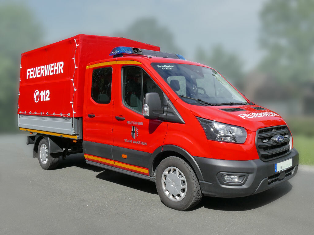 Ford Transit mit Blaulichtbalken und Frontblitzern