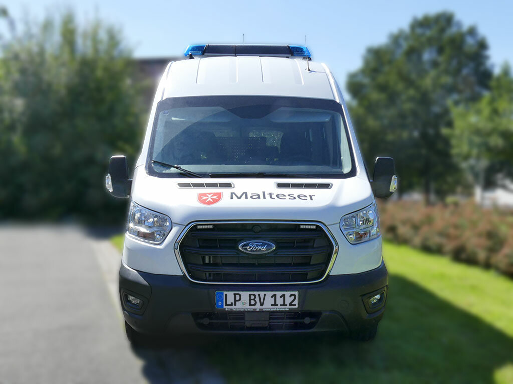 Ford Transit mit Dachbalken und Frontblitzern, Frontansicht