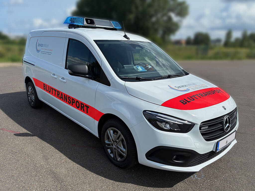 Mercedes-Benz Citan mit Blaulichtbalken und Frontblitzern