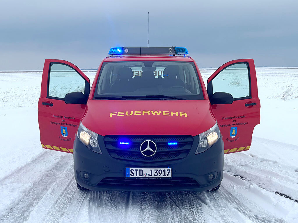 Mercedes Benz Vito mit Blaulichtbalken und 3. Kennleuchte