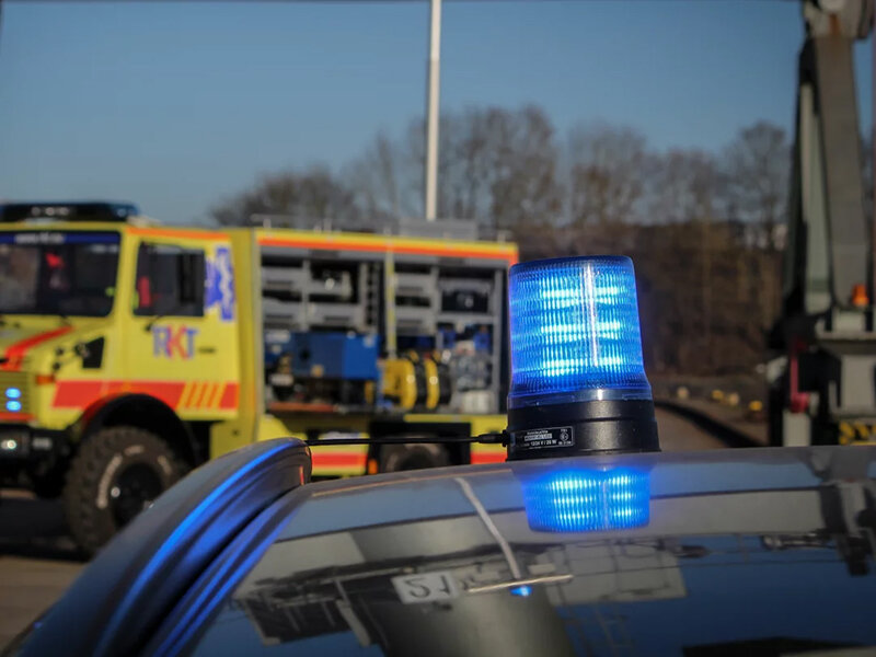 Kennleuchte Movia SL auf Fahrzeugdach, eingeschaltet