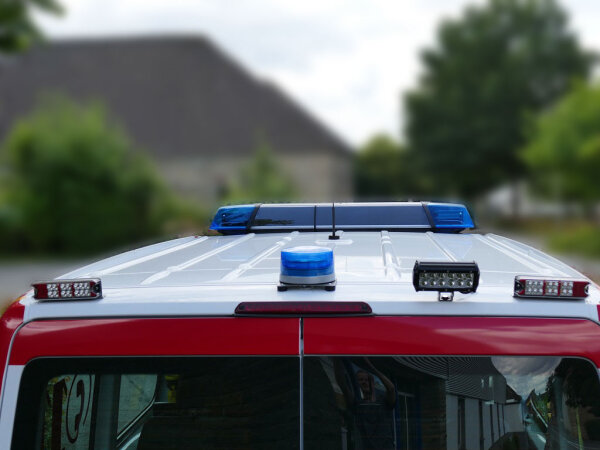 Komplettangebot für VW Crafter/ Mercedes-Benz Sprinter RTK 7 LED-Blaulichtbalken, 1400 mm