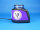 Mobile Warnanlage mit blauer Kennleuchte und violetter Beklebung, darauf ist das Logo des PSNV abgebildet, seitliche Ansicht