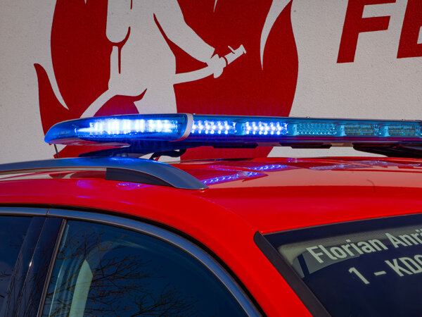 Komplettangebot für VW Tiguan, DBS 5000 LED-Blaulichtbalken, 1.200 mm