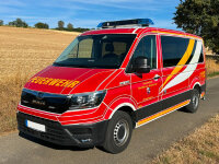 Fahrzeug Ford Transit mit Blaulichtbalken RTK 7, 1.400 mm, blau und Kennleuchte Comet, blau, hinten