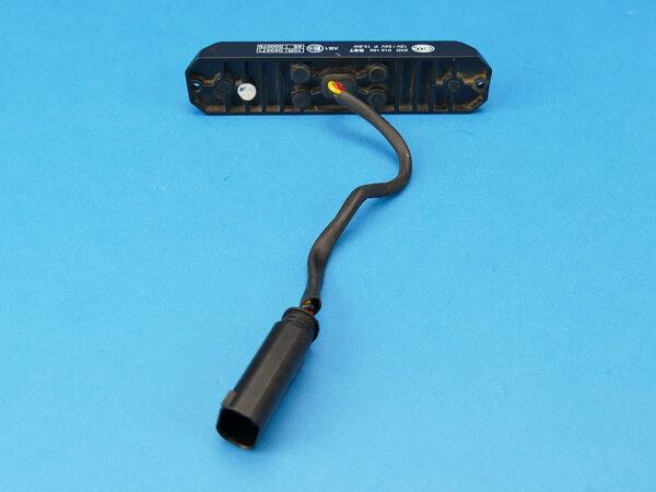 mit Anschlusstecker